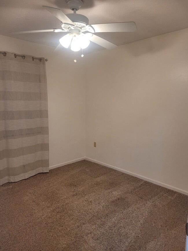 Building Photo - 139 Thomas Dr