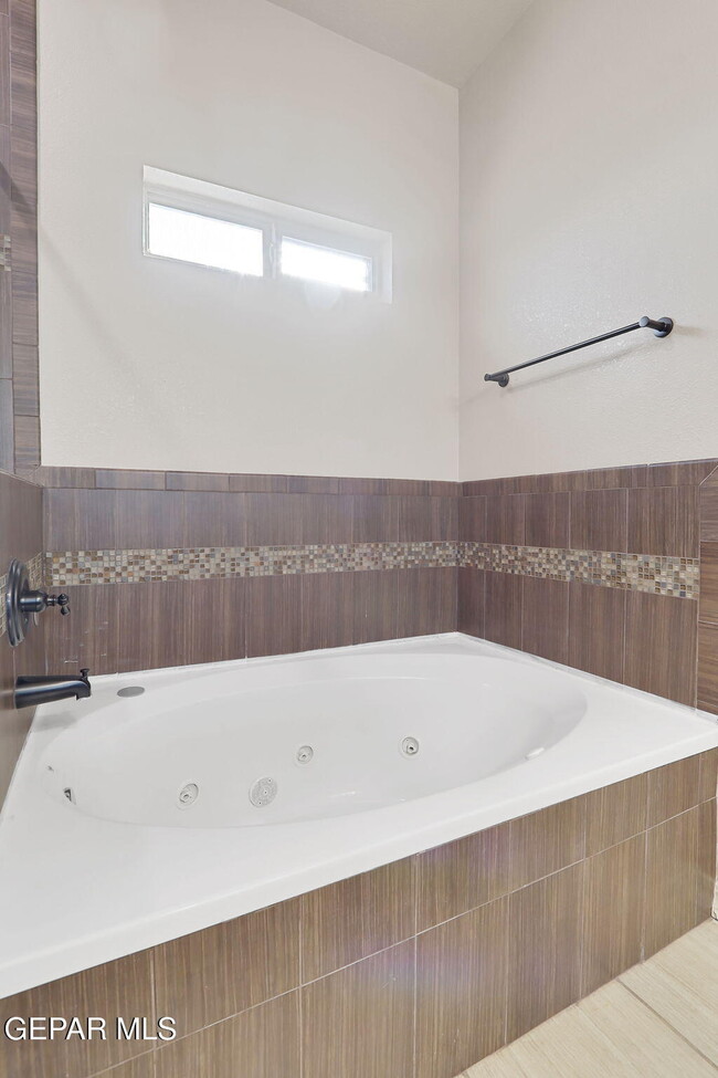 Building Photo - 3167 Spring Willow