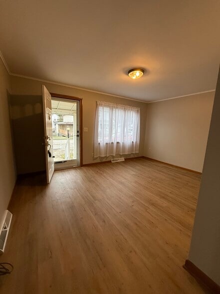 living room - 1109 Garfield St