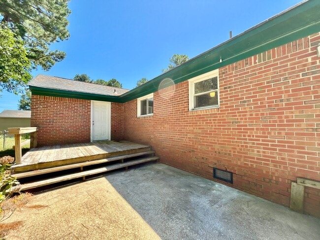 Building Photo - Gorgeous Updated Home in Virginia Beach!