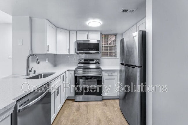 Building Photo - 14023 Vista Dr