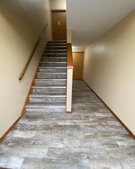 Building Photo - 214 S River St