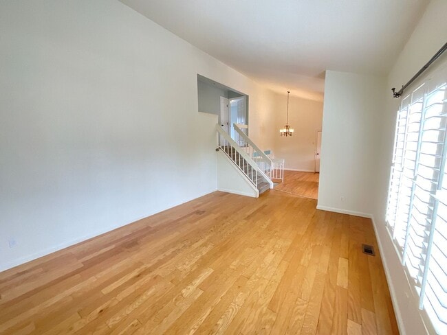 Building Photo - 3 Bedroom Home Available Near Briargate Bl...