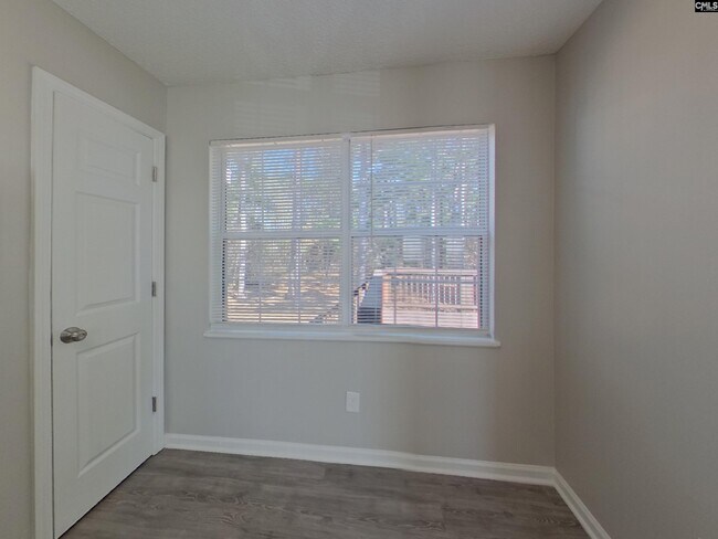 Building Photo - 172 Cherry Grove Dr