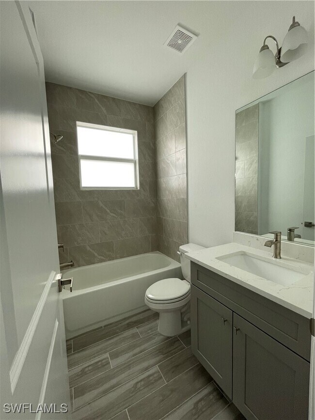 Building Photo - 1316 NE 1st Pl