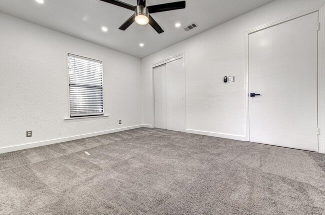Building Photo - 3205 Bengston St