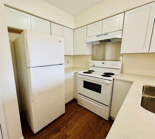 Building Photo - 8905 Parkfield Dr