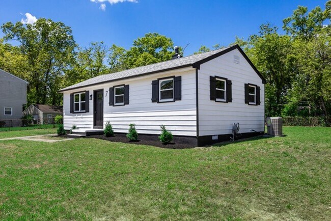 Building Photo - 7 Coville Dr