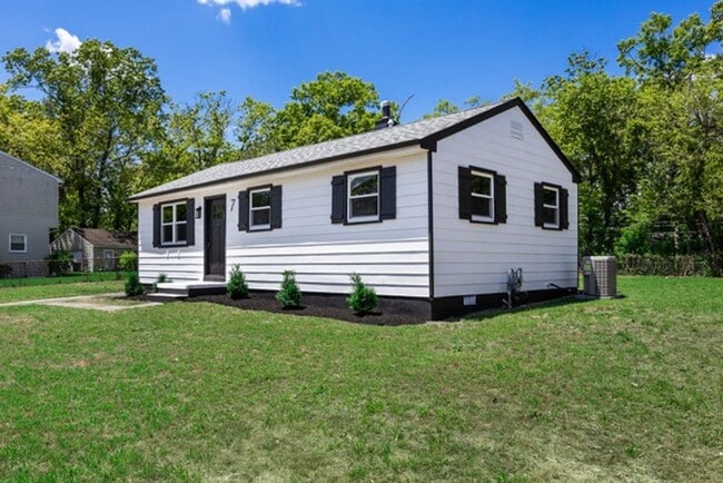 Building Photo - Spacious 3-Bedroom Home with Large Yard in Browns Mills