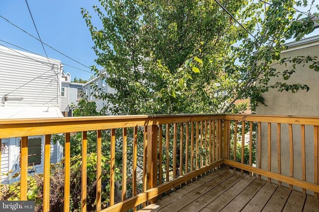 Building Photo - 411 S Duncan St