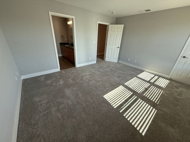 Building Photo - NEW PHOTOS! Two-level home located in Coff...