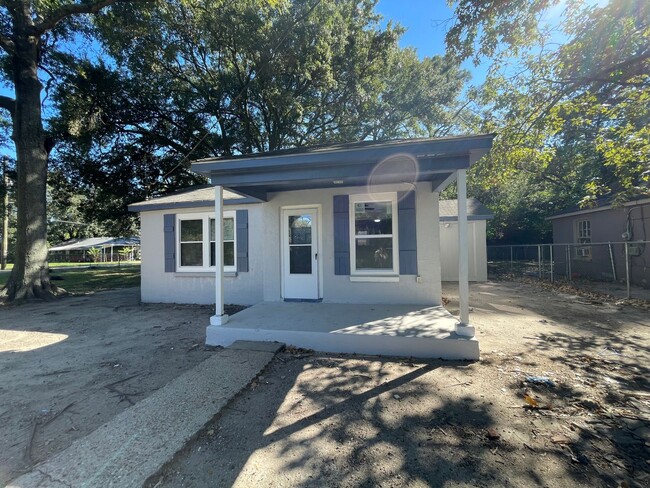 Building Photo - House: White Plains Subdivision