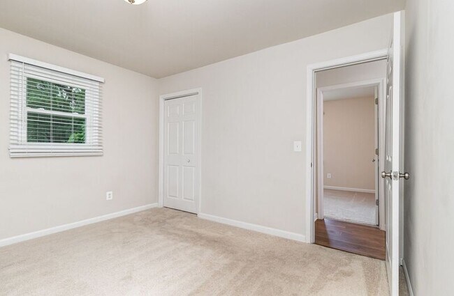 Building Photo - 203 Pecan Ln