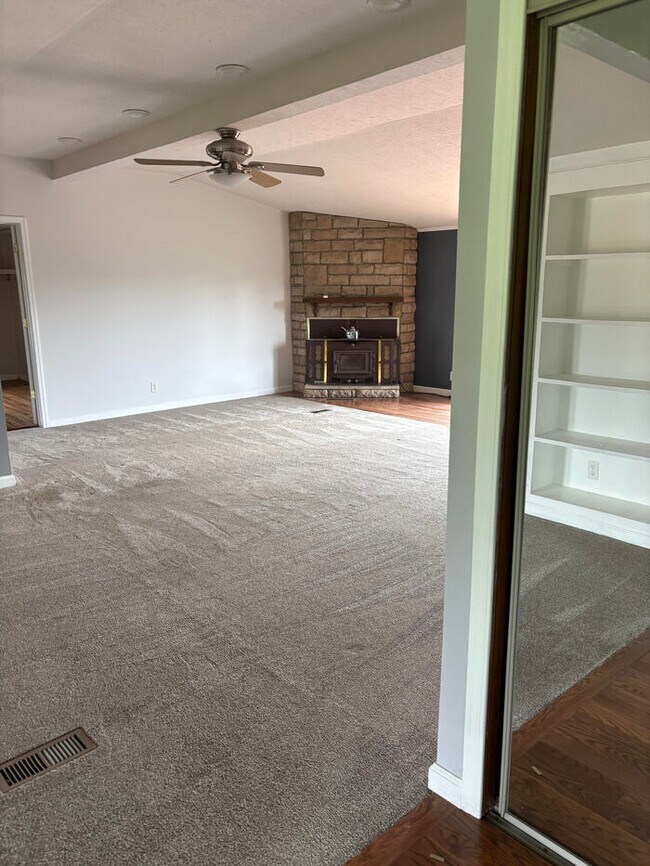 Building Photo - Charming 4 beds 2 baths in Johnstown!