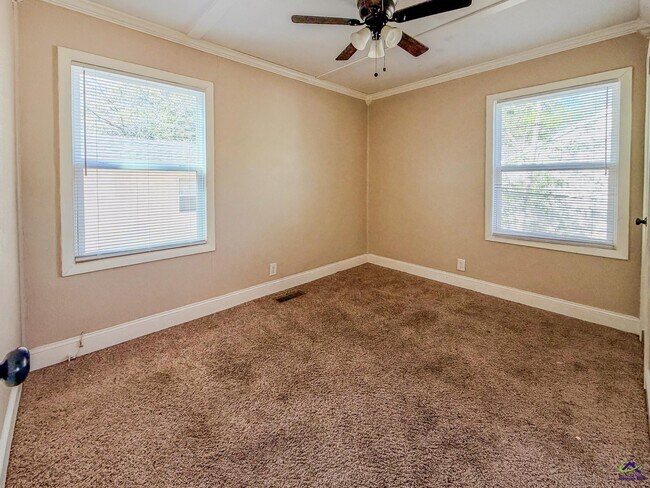 Building Photo - 607 McArthur Blvd