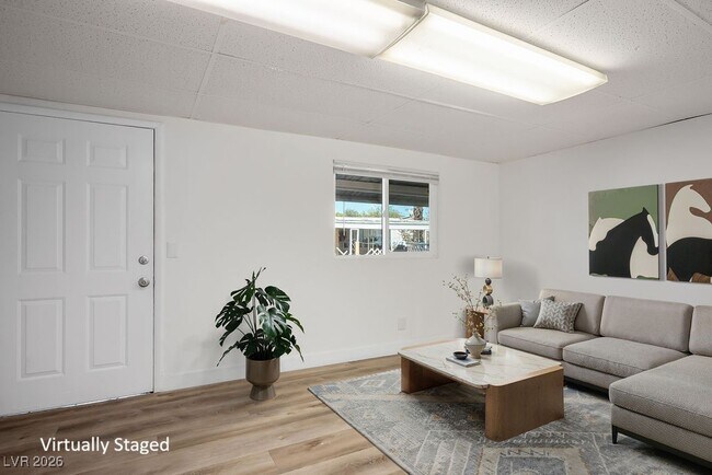 Building Photo - 2879 Green Tree Ave