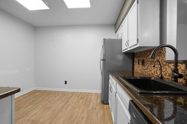 Building Photo - 7503 Ashby Ln