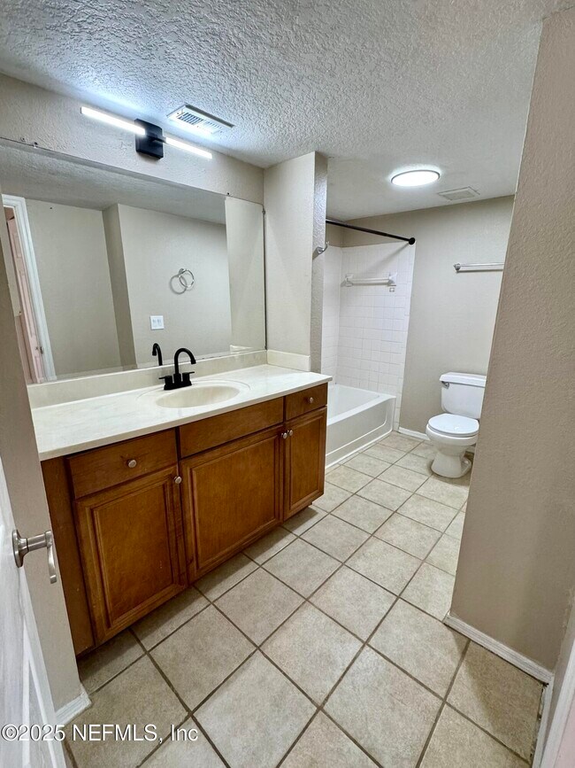 Building Photo - 11 Arbor Club Dr