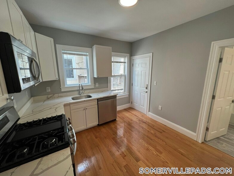 Building Photo - 33 Hancock St