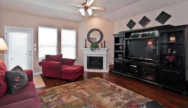 Building Photo - 10137 Sanden Dr
