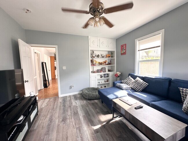 Primary Photo - 10 E Shelby St