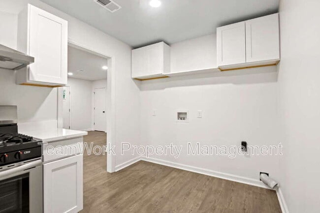 Building Photo - 3006 Azalea Dr
