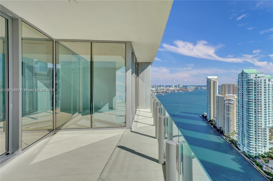 Building Photo - 300 Biscayne Boulevard Way
