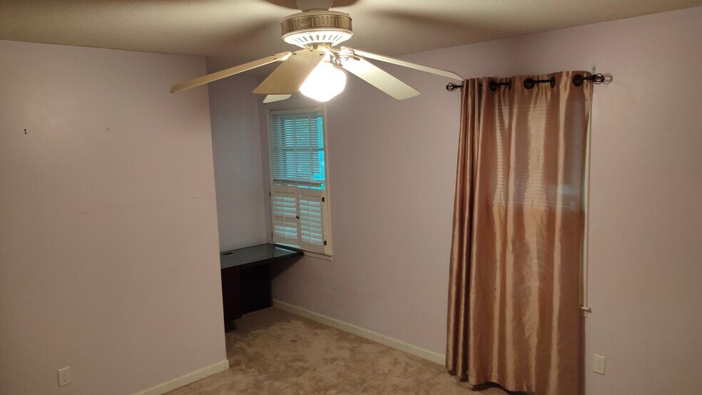 Building Photo - 203 Heidinger Dr