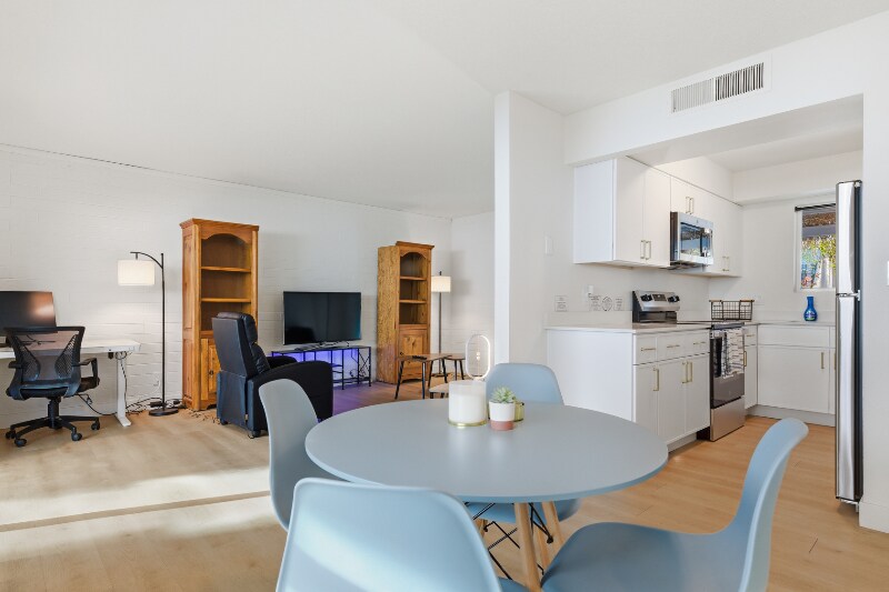 Building Photo - 4235 N 13th Pl