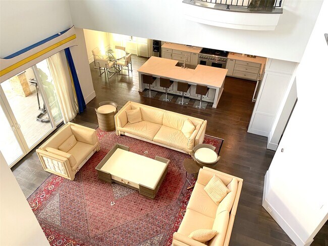 Building Photo - 4642 Devon St