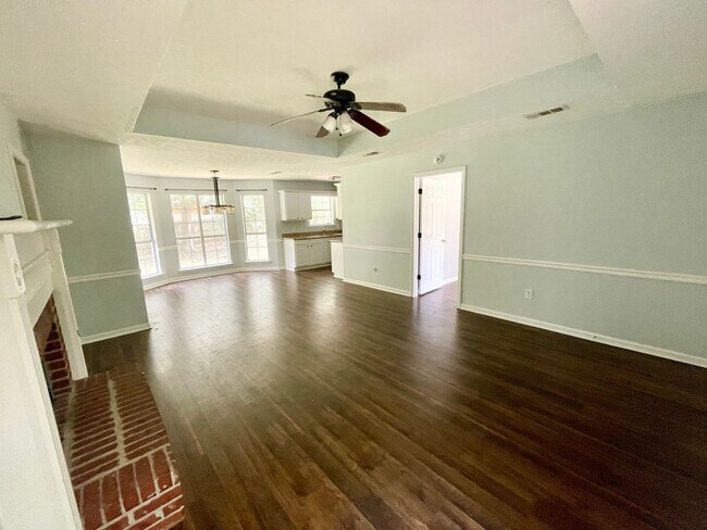 Building Photo - 3/2 For Rent in Brandon 047!