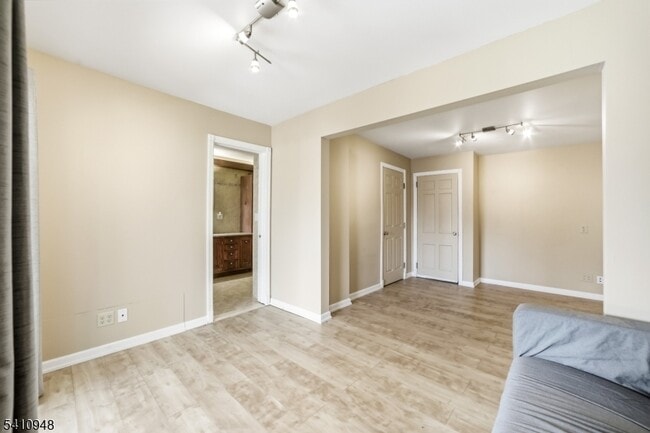 Building Photo - 65 Ridge Ave