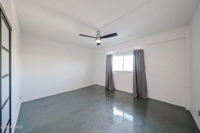 Building Photo - 353 E Thomas Rd