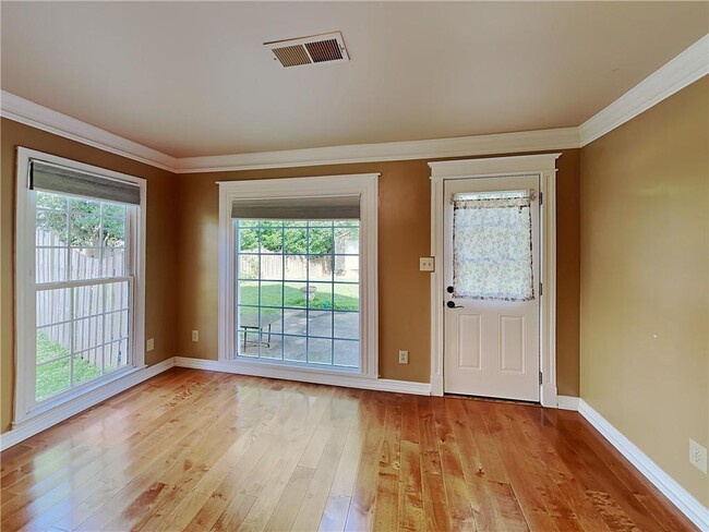 Building Photo - 2871 Wynford Dr