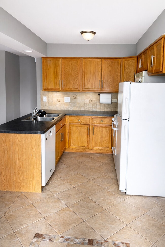 Building Photo - 1224 Inverrary Ln