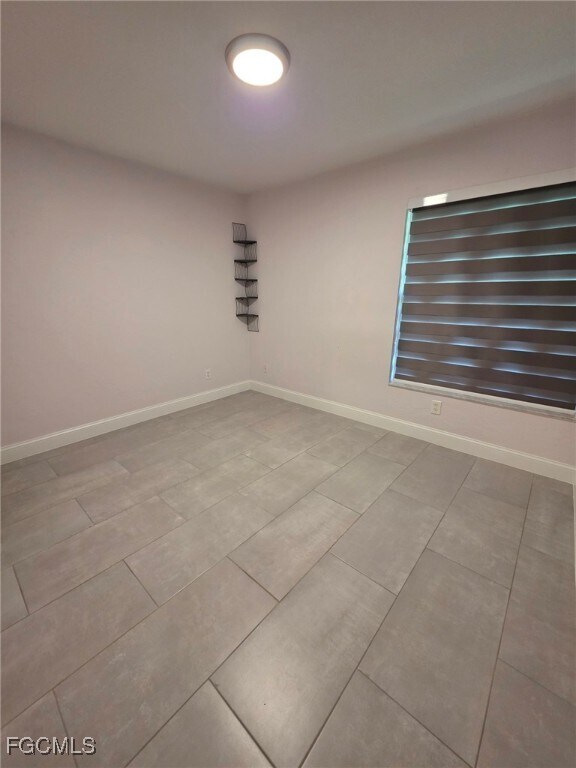 Building Photo - 10452 Lakeport Ct
