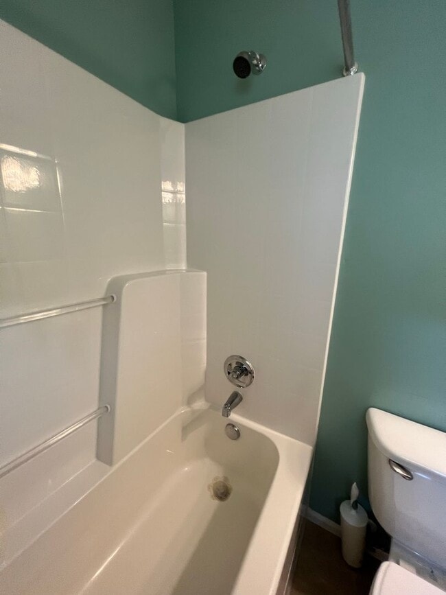 Building Photo - 2 Bedroom 1.75 Bathroom Condo in North Bellingham