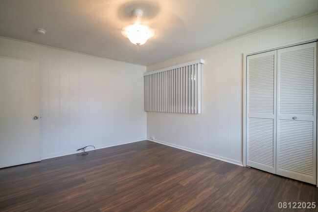 Building Photo - UPGRADED 4BR 2BA House in MANOA with SPLIT...