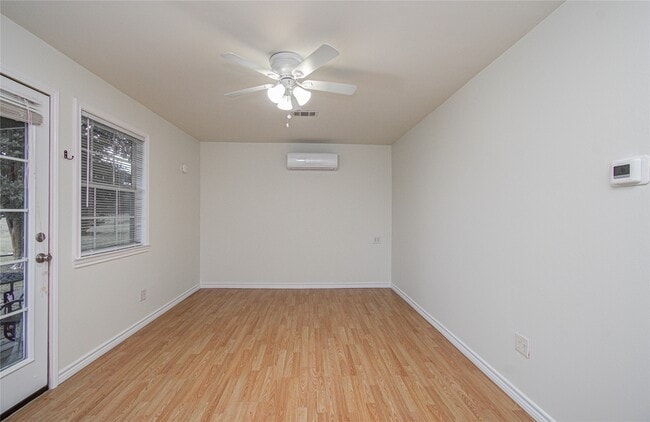 Building Photo - 15510 Cypress Garden Dr