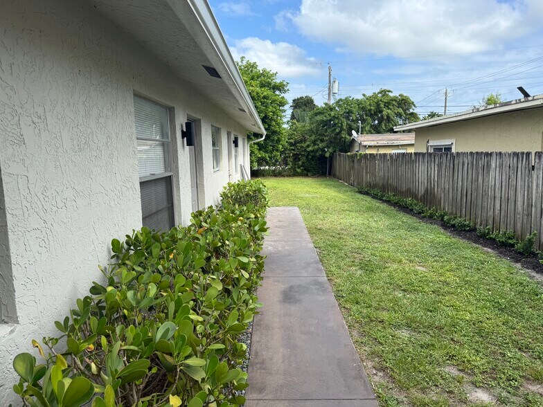 Building Photo - 1404 NW 6th Ave