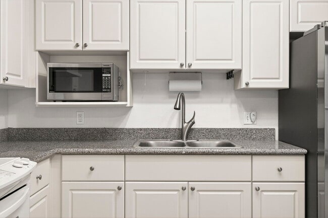 Building Photo - 801 South St