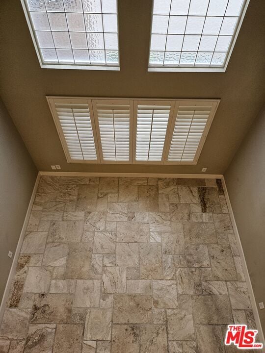 Building Photo - 1157 E Moreno Way