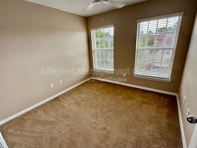 Building Photo - 1048 Waterside Dr