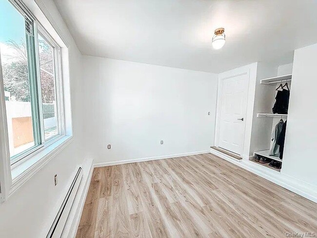 Building Photo - 11 Marshall St