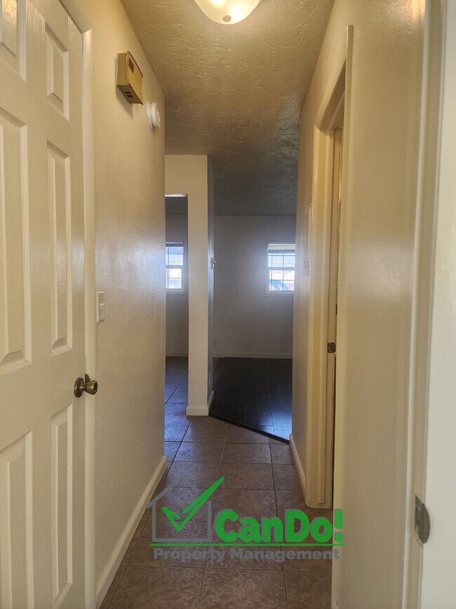 Building Photo - Newly updated 1 bedroom/1 bathroom apartme...