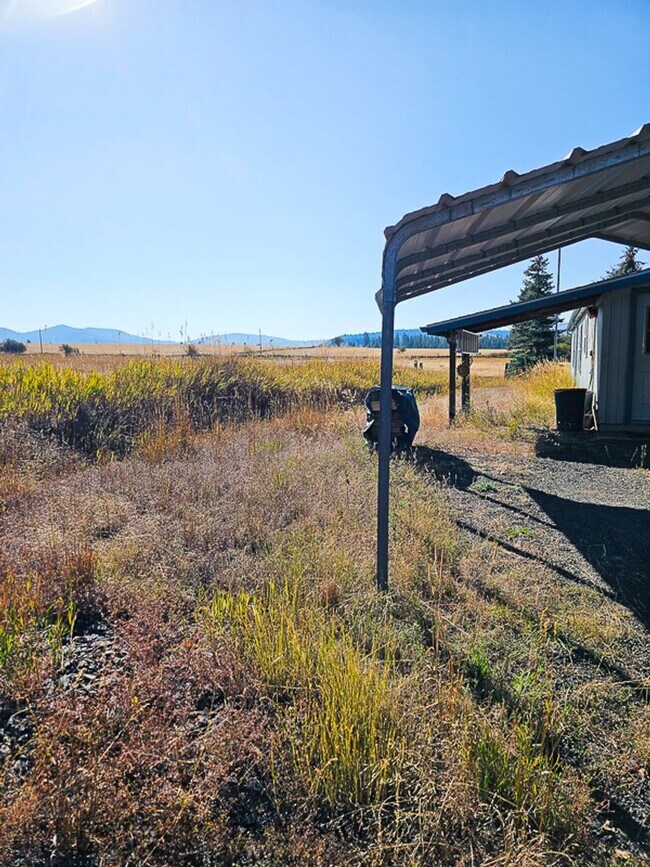 Building Photo - 2001 Manufactured Home on 160 Acre Farm ne...