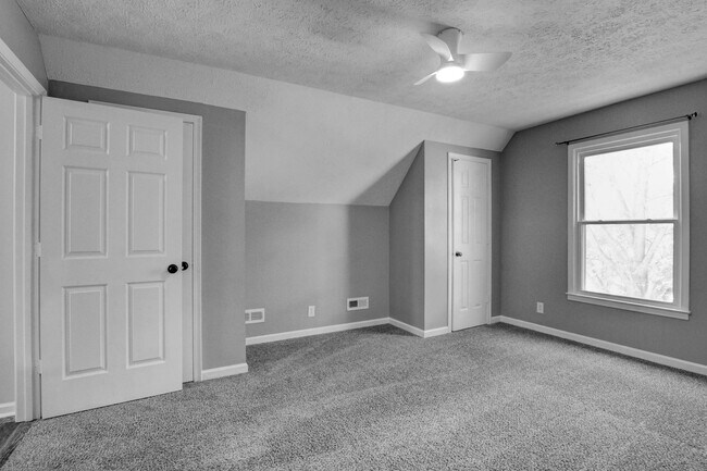 Building Photo - 180 Kings Deer Dr