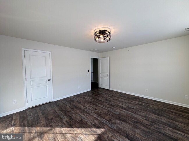 Building Photo - 142 Sills Ln