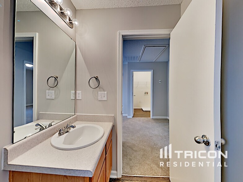 Building Photo - 4332 Stone Mountain Dr