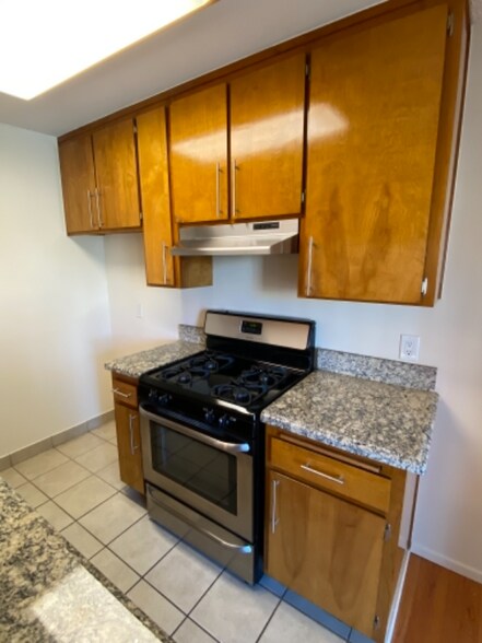 Building Photo - 606 S Everett St